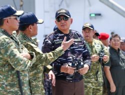 Dentuman Rudal di Karimunjawa: Menhan Sjafrie Bersama Kasal dan Panglima Saksikan Langsung Adu Taji Alutsista TNI dari Atas KRI