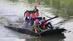 Menkav 2 Marinir Kenalkan Kekuatan Tempur Amfibi kepada Siswa Taruna Nusantara Malang