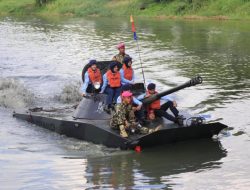Menkav 2 Marinir Kenalkan Kekuatan Tempur Amfibi kepada Siswa Taruna Nusantara Malang