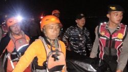 Prajurit TNI AL SAR Gabungan Evakuasi Jenazah Pemancing Terjatuh di Tebing Klingking Nusa Penida