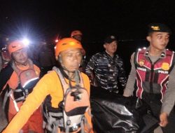 Prajurit TNI AL SAR Gabungan Evakuasi Jenazah Pemancing Terjatuh di Tebing Klingking Nusa Penida