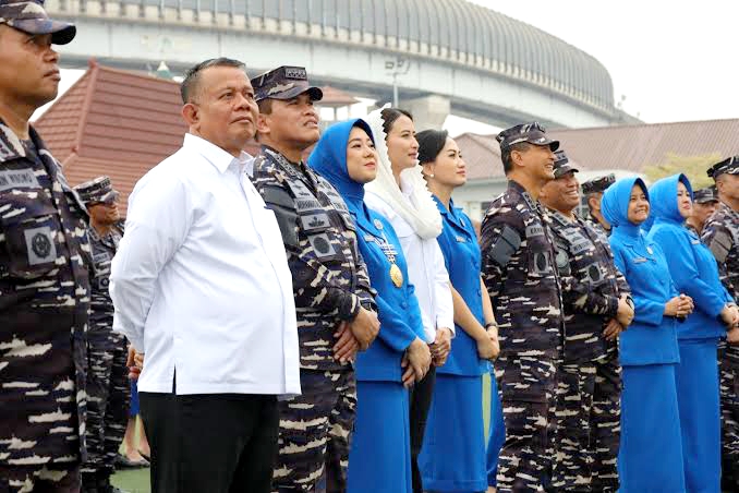 Wakil Menteri UMKM Helvi Yuni Moraza bersama Kepala Staf Angkatan Laut (Kasal) Laksamana TNI Dr. Muhammad Ali dan Wakil Menteri Perdagangan Dyah Roro Esti Widya Putri