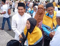 Haru di Gerbang Masjid Agung: 36 Calon Tamu Allah Natuna Bertolak ke Batam, Dijemput Bus TNI AU