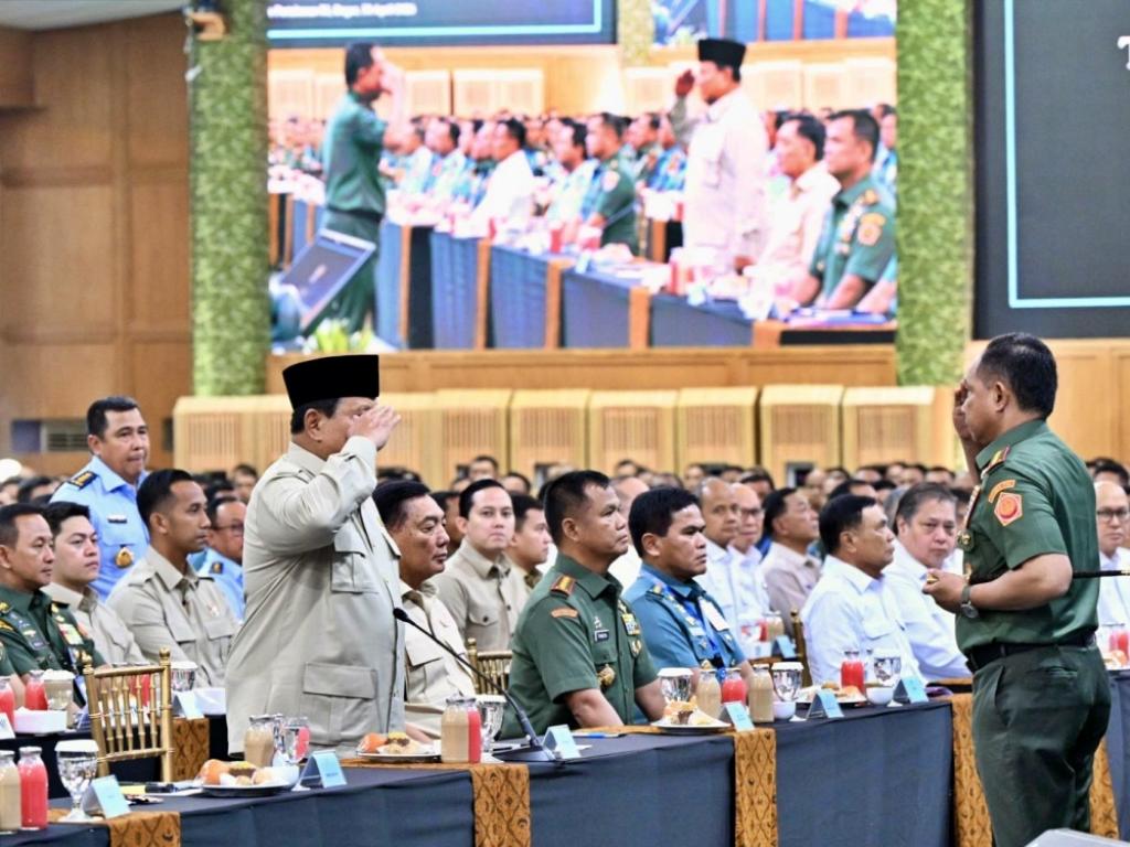 Presiden Republik Indonesia, Prabowo Subianto, memberikan taklimat langsung kepada sekitar 1.500 Komandan Satuan