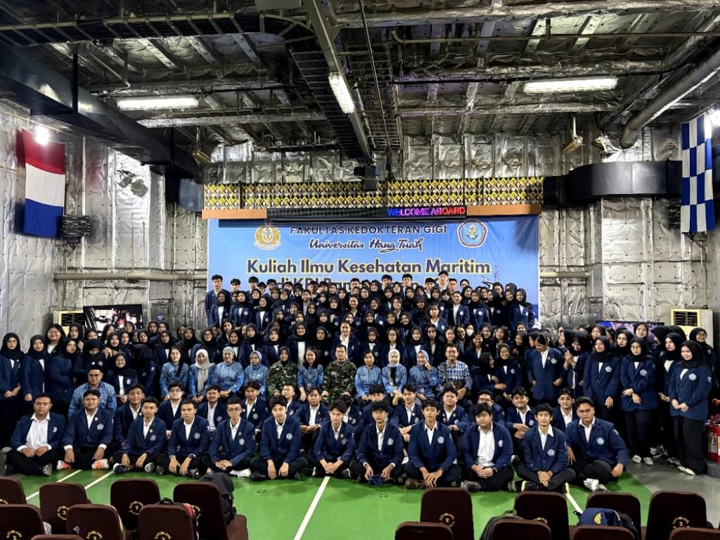mahasiswa Universitas Hang Tuah (UHT).