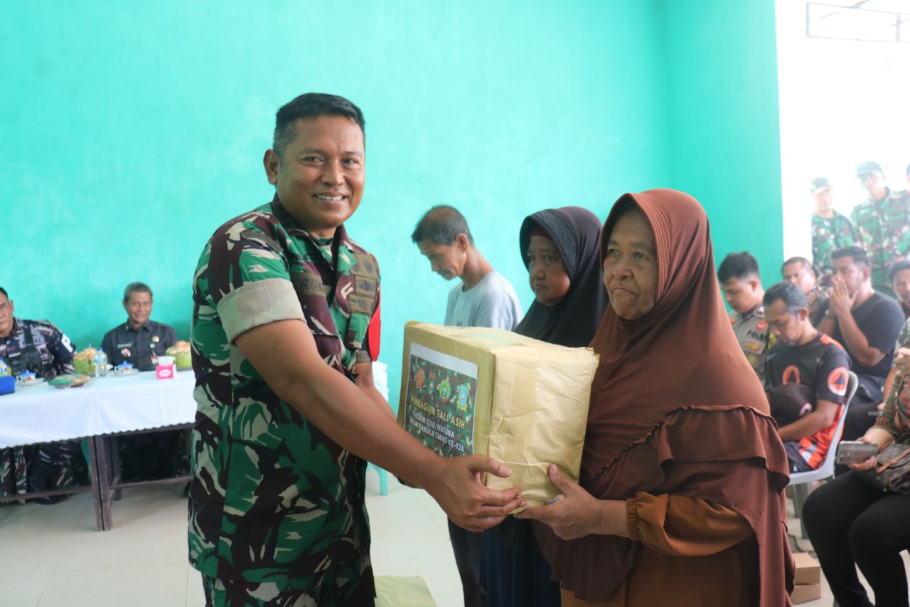 Salurkan bantuan untuk rakyat 