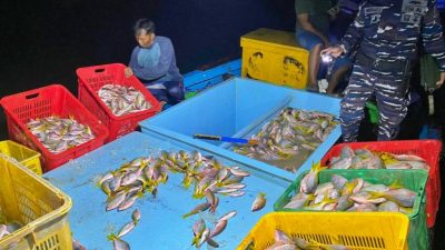TNI AL dan HNSI Gagalkan Aksi Bom Ikan di Singkawang, Kapal Muatan Ikan Hasil Peledakan Diamankan