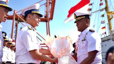 KRI Bima Suci, yang membawa 96 Taruna Akademi Angkatan Laut (AAL) Angkatan ke-73