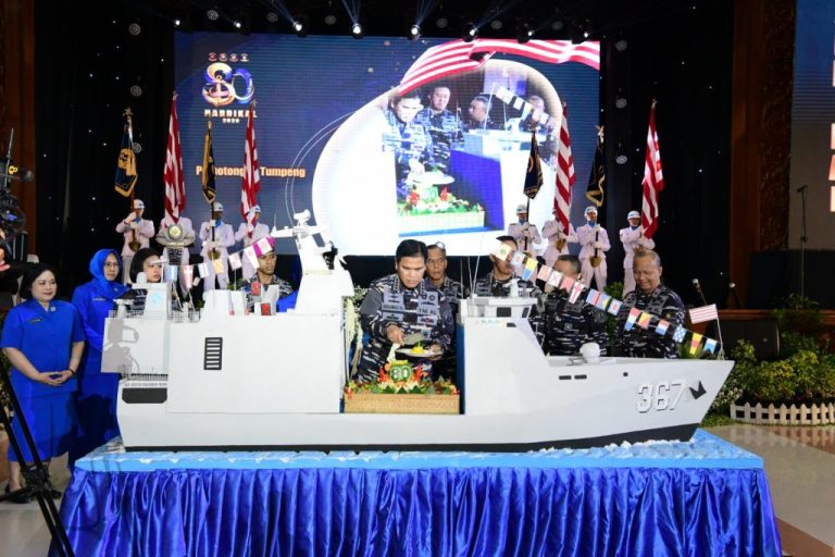 Kasal Laksamana TNI Muhammad Ali pimpin tasyakuran Hardikal ke-80 di Kodiklatal, Surabaya. Momentum refleksi 80 tahun cetak Prajurit Samudera profesional nan berkarakter.