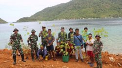 TMMD ke 128 Anambas: Personil Kodim 0318 Natuna dan Warga Tanam Kemiri di Sepanjang Jalan Penghubung Desa