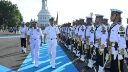 TNI AL Perkuat Diplomasi Maritim: Kasal Sambut Panglima Angkatan Laut Belanda di Atas KRI De Ruyter