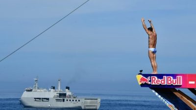 Laksamana TNI Dr. Muhammad Ali tutup Red Bull Cliff Diving World Series 2026 di Nusa Penida. Kolaborasi spektakuler TNI AL & Red Bull ini sukses pukau dunia.