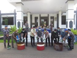 Lanal Morotai Gagalkan Peredaran Miras Ilegal Golongan B di Pelabuhan Daruba, Puluhan Botol Dimusnahkan