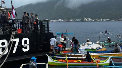 KRI Selar 879 Gelar Bakti Sosial dan Perkuat Kemanunggalan dengan Masyarakat Maritim