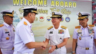 Kasal Laksamana TNI Dr. Muhammad Ali Dukung Diplomasi Maritim: KRI Bima Suci Terima Kunjungan Kehormatan Kasal Jepang di Nagasaki