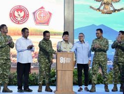 Presiden Prabowo Pimpin Panen Raya di Malang: Saya Jadi Wasit Pertandingan Jenderal, Disambut Tawa