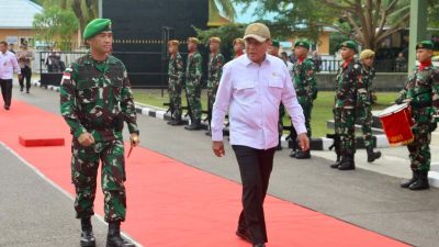 Markas Batalyon Komposit 1/Gardapati. Kunjungan ini menegaskan komitmen pemerintah dalam memperkuat sinergi pertahanan di wilayah perbatasan