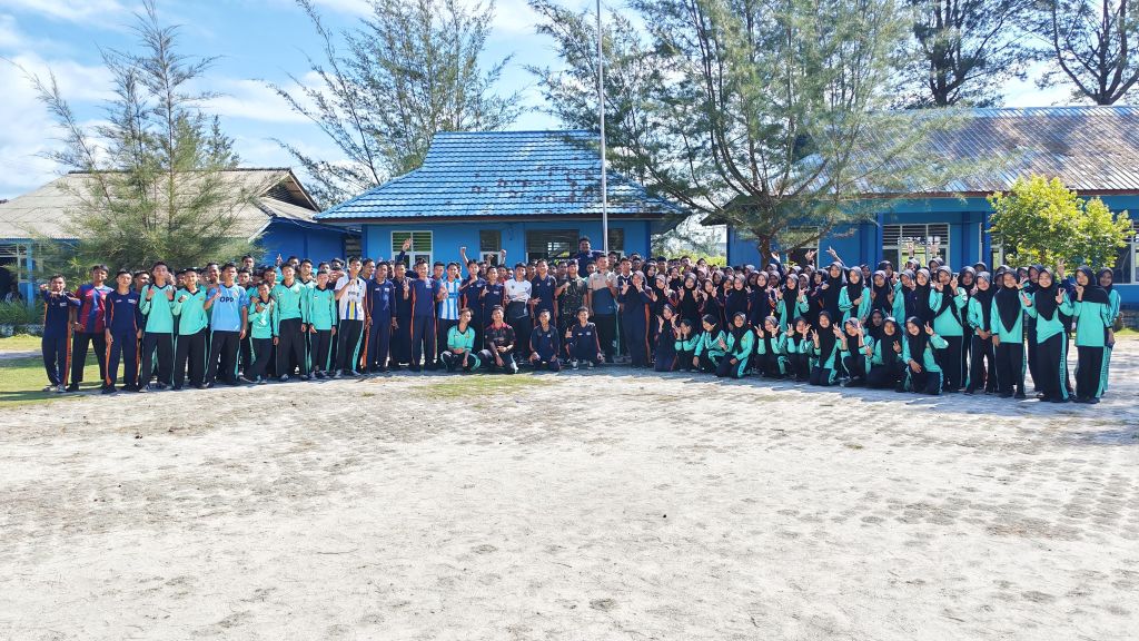 Foto bersama siswa SMA 1 Serasan Kabupaten Natuna