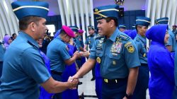 Kepala Staf Angkatan Laut (Kasal) Laksamana TNI Dr. Muhammad Ali memimpin prosesi Laporan Korps Kenaikan Pangkat 31 Perwira Tinggi (Pati) TNI AL di Wisma Elang Laut,