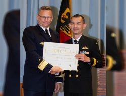 Tunjukkan Kelas Dunia, Perwira TNI AL Borong Tiga Penghargaan Bergengsi di Jerman Amanah Kasal Perkuat SDM Unggul Terbukti