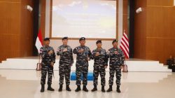 Salam komando Kolonel Laut (P) Ady Dharmawan, S.I.P., P.S.C. kepada Kolonel Laut (P) Yusuf Yanto, M.Tr.Hanla., M.M., CTMP.