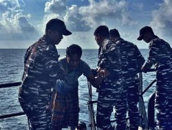 TNI AL GAGAH: Evakuasi Dramatis Dua Korban Selamat Kapal Tenggelam di Perairan Selayar