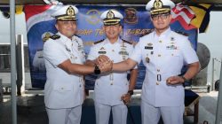 Dansatlinlamil 3 Pimpin Sertijab Komandan KRI Teluk Manado 537 Mayor Laut Heri Julianto Resmi Nahkodai Unsur Strategis TNI AL