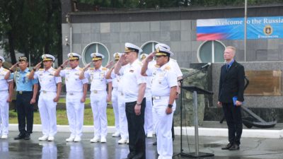 Kepala Staf Angkatan Laut (Kasal) Laksamana TNI Dr. Muhammad Ali melaksanakan kunjungan kerja dan peninjauan langsung di Vladivostok, Rusia, Jumat (24/07/2026)