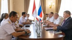Kepala Staf Angkatan Laut (Kasal) Laksamana TNI Dr. Muhammad Ali,SE,,M,,M,M,Tr,Opsla, Melaksanakan Pertemuan Dengan Commander in Chief of the Russian Navy, Admiral of the Fleet Alexander Alekseyevich Moiseyev di Russian Navy’s Main Headquarters Admiralty, Saint Petersburg.