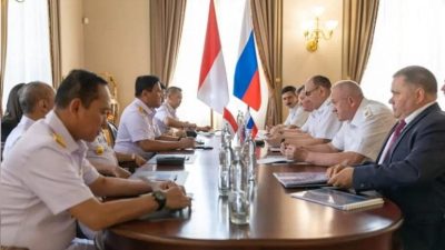 Kepala Staf Angkatan Laut (Kasal) Laksamana TNI Dr. Muhammad Ali,SE,,M,,M,M,Tr,Opsla, Melaksanakan Pertemuan Dengan Commander in Chief of the Russian Navy, Admiral of the Fleet Alexander Alekseyevich Moiseyev di Russian Navy’s Main Headquarters Admiralty, Saint Petersburg.