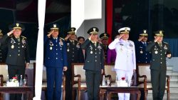 Wakil Kepala Staf Angkatan Laut (Wakasal) Laksamana Madya TNI Edwin menghadiri Upacara Prasetya Perwira (Praspa) Pendidikan Pertama Perwira Prajurit Karier (PK) TNI XXXIV Reguler Gelombang I Tahun Anggaran 2026