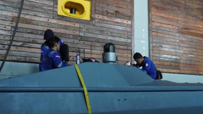 Engineer PT PAL memastikan kesiapan USV Kamikaze sebelum latihan gabungan TNI Sumber : corcomm pal