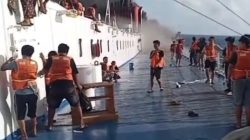 Ganasnya Api di Laut Lepas: KMP Mutiara Sentosa 2 Terbakar di Perairan Madura, Angkatan Laut Dan TIM SAR Gerak cepat