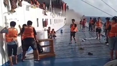Foto TNI Angkatan Laut Kapal Motor Penumpang (KMP) Mutiara Sentosa 2