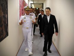 Perkuat Naval Diplomacy di Jepang, Komandan KRI GNR 332 Temui Pejabat Pemerintah hingga Militer AS di Yokosuka