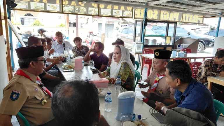 Bupati dampingi wakil Bersama pekerjaan media natuna