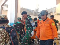 TNI AL Personel Gabungan Gerak Cepat Tangani Dampak Gempa Maumere 7,0 M: KASAL Laksamana TNI Dr. Muhammad Ali Tegaskan OMSP