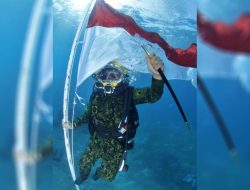 Upacara Bendera di Dasar Laut: Wujud Profesionalisme TNI AL dan Semangat Cinta Tanah Air Jelang HUT ke 81 RI