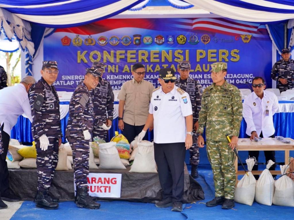 TNI AL Lanal Bangka Belitung kembali mencetak prestasi gemilang dalam menjaga kekayaan negara. Hal tersebut disampaikan Panglima Komando Armada Republik Indonesia (Pangkoarmada RI), Laksamana Madya Dr. Denih Hendrata, S.E., M.M.