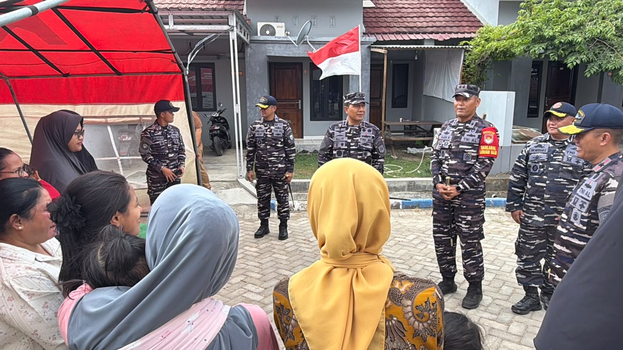 Laksda TNI I G. P. Alit Jaya memimpin langsung operasi bantuan pascagempa
