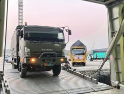 Bantuan Kemanusiaan Terus Berdatangan, TNI AL Kerahkan KRI Semarang 594 Angkut 150 Ton Logistik ke NTT