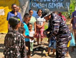 TNI AL Hadir di Tengah Keterbatasan Prajurit Lanal Labuan Bajo Tembus Medan Sulit demi Bantu Warga Kampung Nara Terdampak Gempa