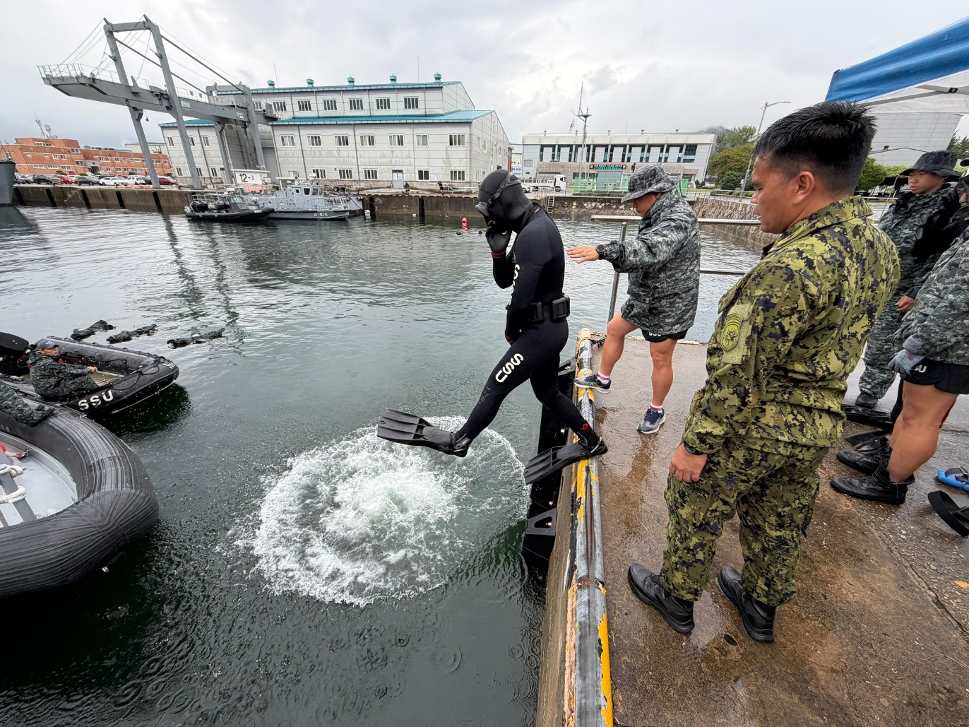 Latma DIVEX merupakan latihan bersama dua tahunan yang bertujuan untuk mempertukarkan keahlian teknis dan taktis di bidang penyelaman militer, bawah air, dan operasi penyelamatan.