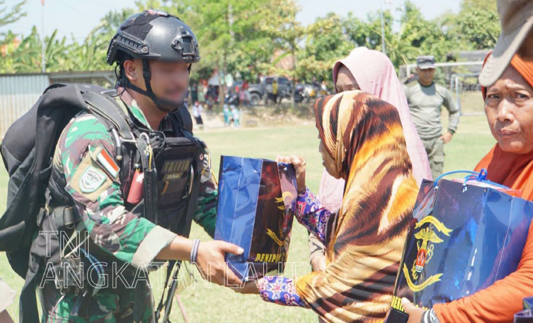 TNI AL PADUKAN PROFESIONALISME PRAJURIT DAN KEPEDULIAN SOSIAL DI SIDOARJO