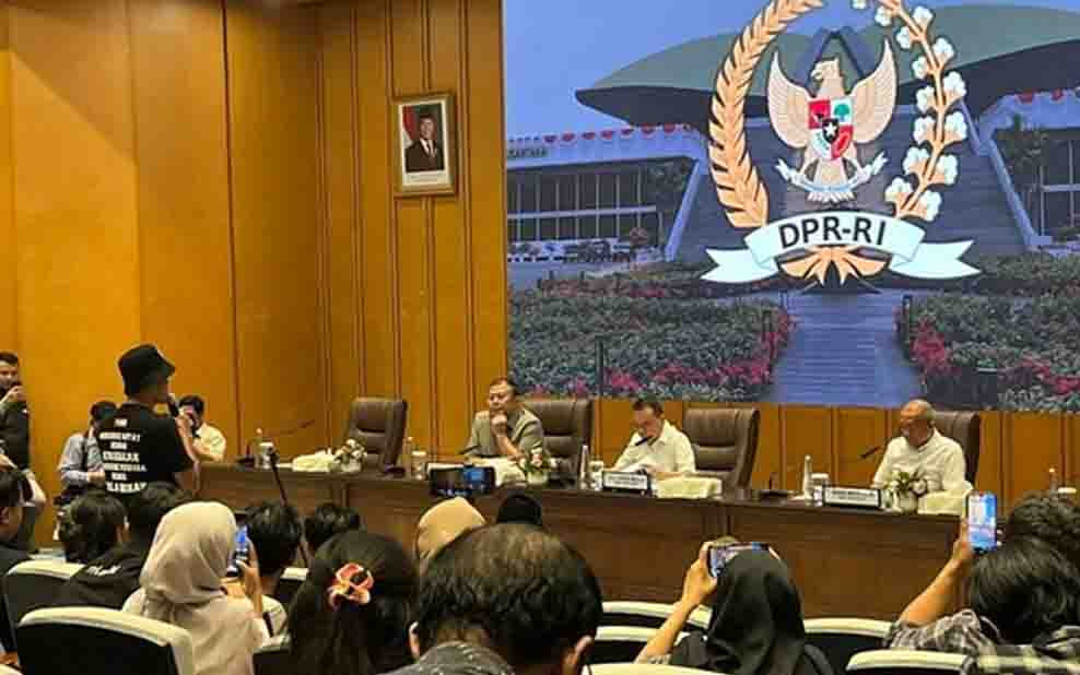 Wakil Ketua DPR RI Sufmi Dasco Ahmad mempertaruhkan jabatannya dengan menyatakan siap mundur dari parlemen apabila Rancangan Undang-Undang (RUU) Perampasan Aset gagal disahkan paling lambat 15 Desember 2026.
