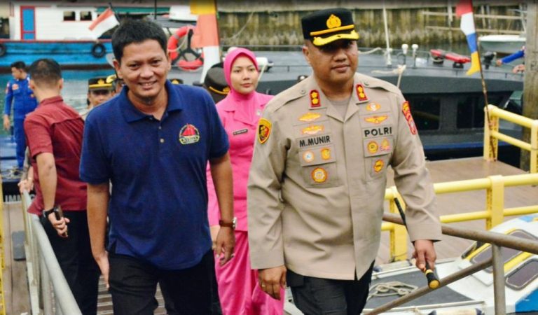 Wakil Bupati Kepulauan Anambas, Raja Bayu Febri Gunadian, S.E., bersama Kapolres Anambas Jalan bersama untuk Anambas