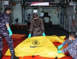 Duka: 14 Jiwa Kembali ke Pangkuan Keluarga di Hari Ke 12, Dedikasi Tanpa Henti Penyelam TNI AL di Lokasi KM Virgo Transport 8