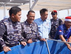 HUT ke 81 TNI AL: Kasal Muhammad Ali Pimpin Aksi “Aku Cinta Laut” di Muara Angke, Bangun Jembatan Hingga Bagikan 1.000 Sembako