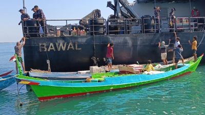 Misi Gabungan KRI Panah 626, KRI Bawal 875: Perkuat Kesiapan Tempur dan Salurkan Bantuan Sosial