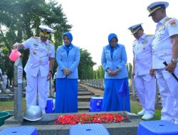 HUT ke 81 TNI AL: Kasal Ziarah Tabur Bunga di TMPNU Kalibata, Kenang Jasa Pahlawan Maritim
